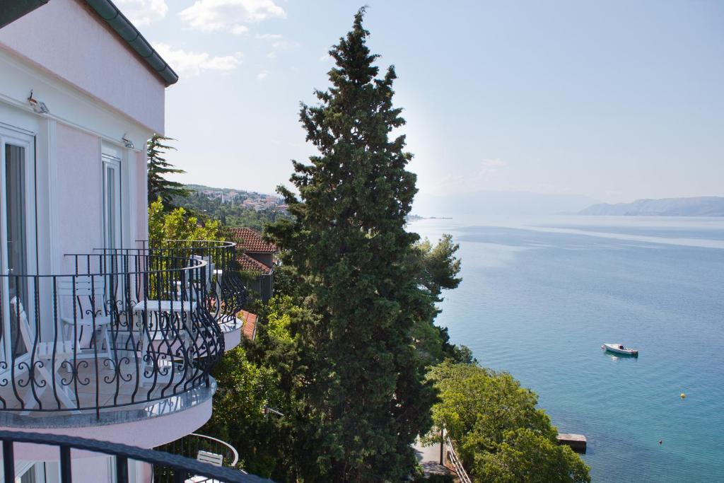 Hotel Vali Dramalj Crikvenica Exterior photo